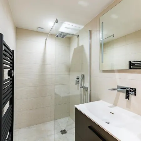 Appart Hotel 2 Chambres Piscine & Jacuzzi A Saint-Raphael Διαμέρισμα