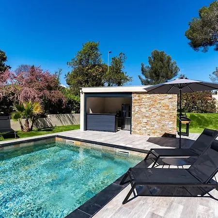 Appart Hotel 2 Chambres Piscine & Jacuzzi A Saint-Raphael *
