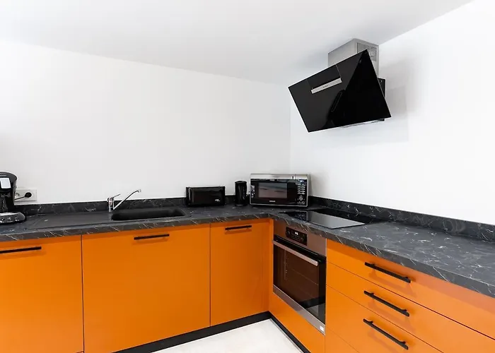 2 - Cuisine - Parking Appartement Saint-Raphaël
